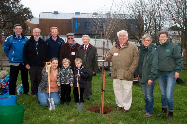 Nick Hindmarsh, Philip Hall, Luke Clements, John Pryke-Smith John Mills and Geoff Hicks of Dartmouth Rotary, Alice Hunt and Philippa Varlow of Gardentime, along with the Academy’s oldest student Holly Windsor and its two youngest pupils. 
